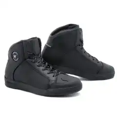 Stylmartin Matt er vanntett og produsert i skinn.