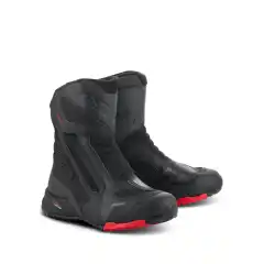 RT-7 Drystar&reg; er en <strong>avansert touringst&oslash;vel</strong>, designet for <strong>optimal komfort b&aring;de p&aring; og av motorsykkelen</strong>