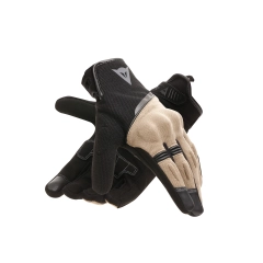 Dainese Metrax Air er lette og godt ventilerte urbane MC-hansker for sommerbruk. Med pustende materialer, komfortable Comf-Tek-knokebeskyttere og Smart Touch er de utviklet for praktisk hverdagskj&oslash;ring i varme forhold.