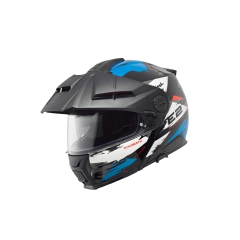 Schuberth E2 er en modul&aelig;r adventurehjelm utviklet for f&oslash;rere som &oslash;nsker komforten fra Schuberths C-serie kombinert med et mer offroad-inspirert uttrykk. Hjelmen er godkjent etter ECE 22.06, har P/J-dobbel homologering og leveres klargjort for Schuberth SC2, SC2 Standard og SC EDGE intercom.