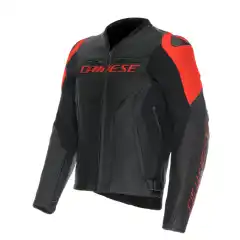 Dainese Racing 5 er en videreutvikling av en av merkets mest popul&aelig;re sportstouring-jakker, laget i 1,2 mm Tutu-kuskinn med S1 bi-elastisk stoff for optimal bevegelighet. Jakken kombinerer h&oslash;y komfort, presis passform og avansert beskyttelse i et design skapt for sommerkj&oslash;ring og varme forhold. (AA)